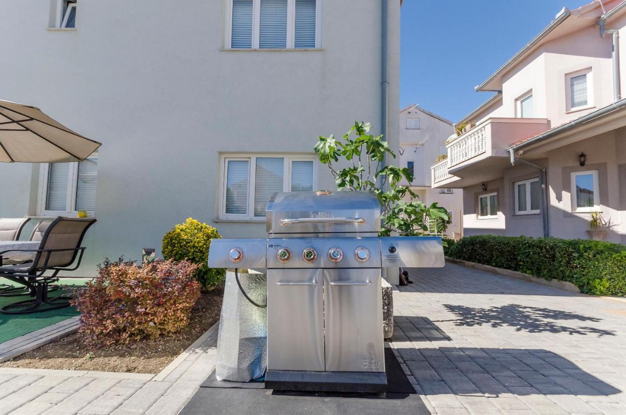Apartment Canada Dream Vacation Srima Exterior photo